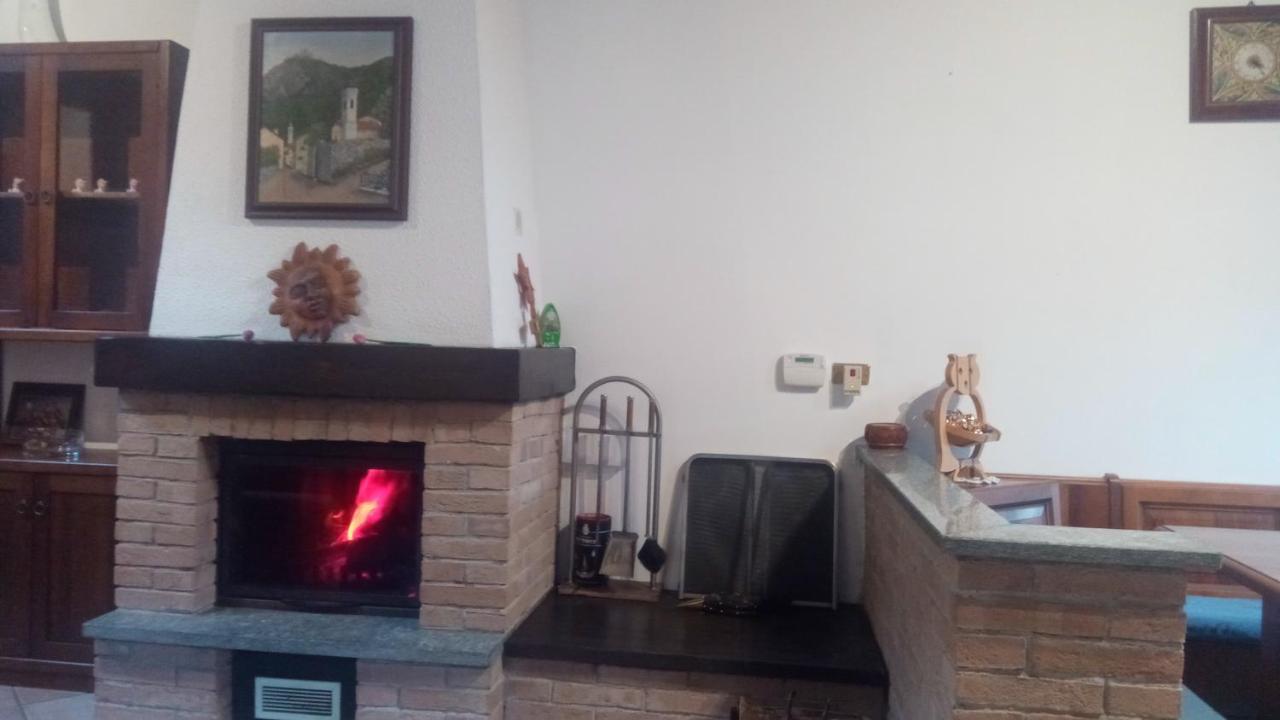 Casa Del Rustico, Indipendente Vista Sacra Con Dipinto Villa Caprie Buitenkant foto