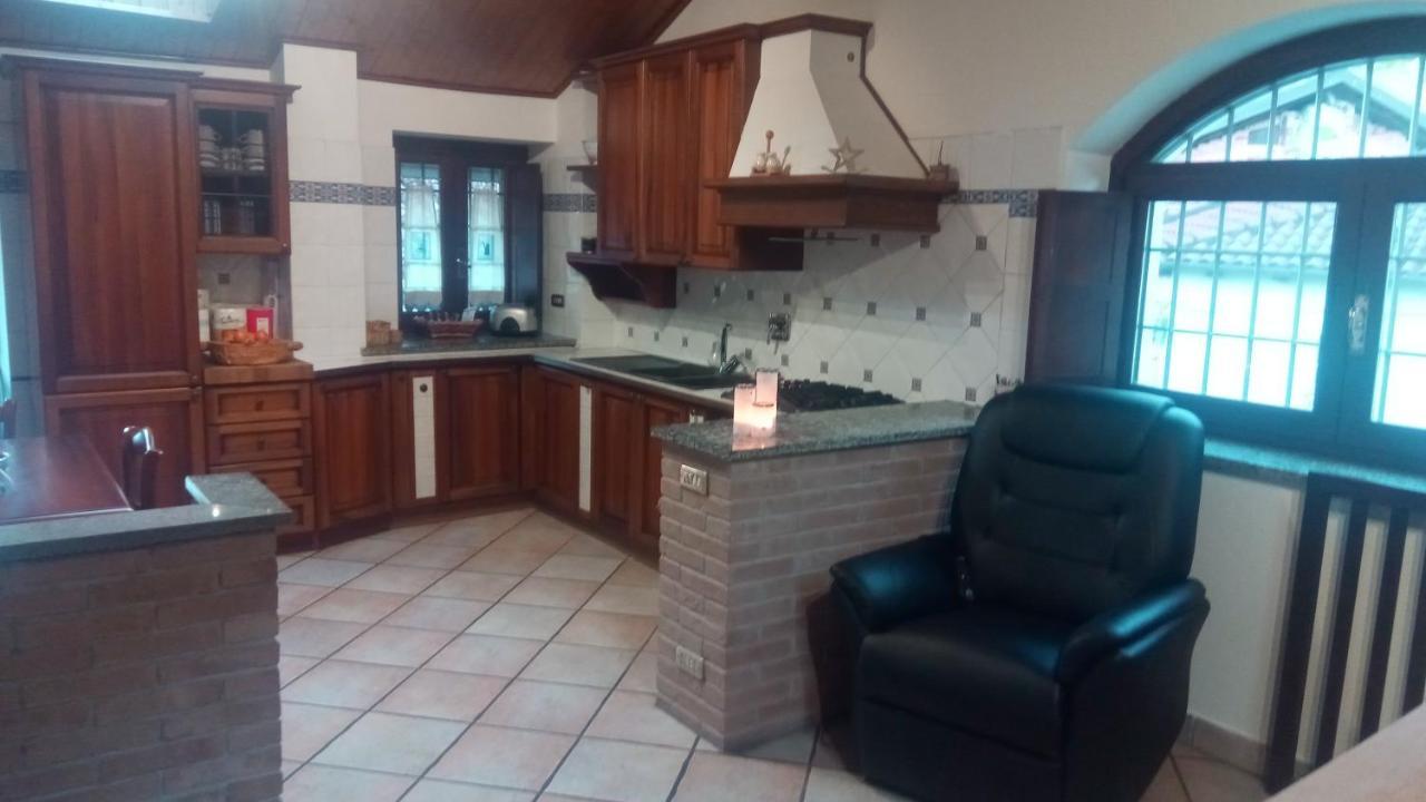 Casa Del Rustico, Indipendente Vista Sacra Con Dipinto Villa Caprie Buitenkant foto