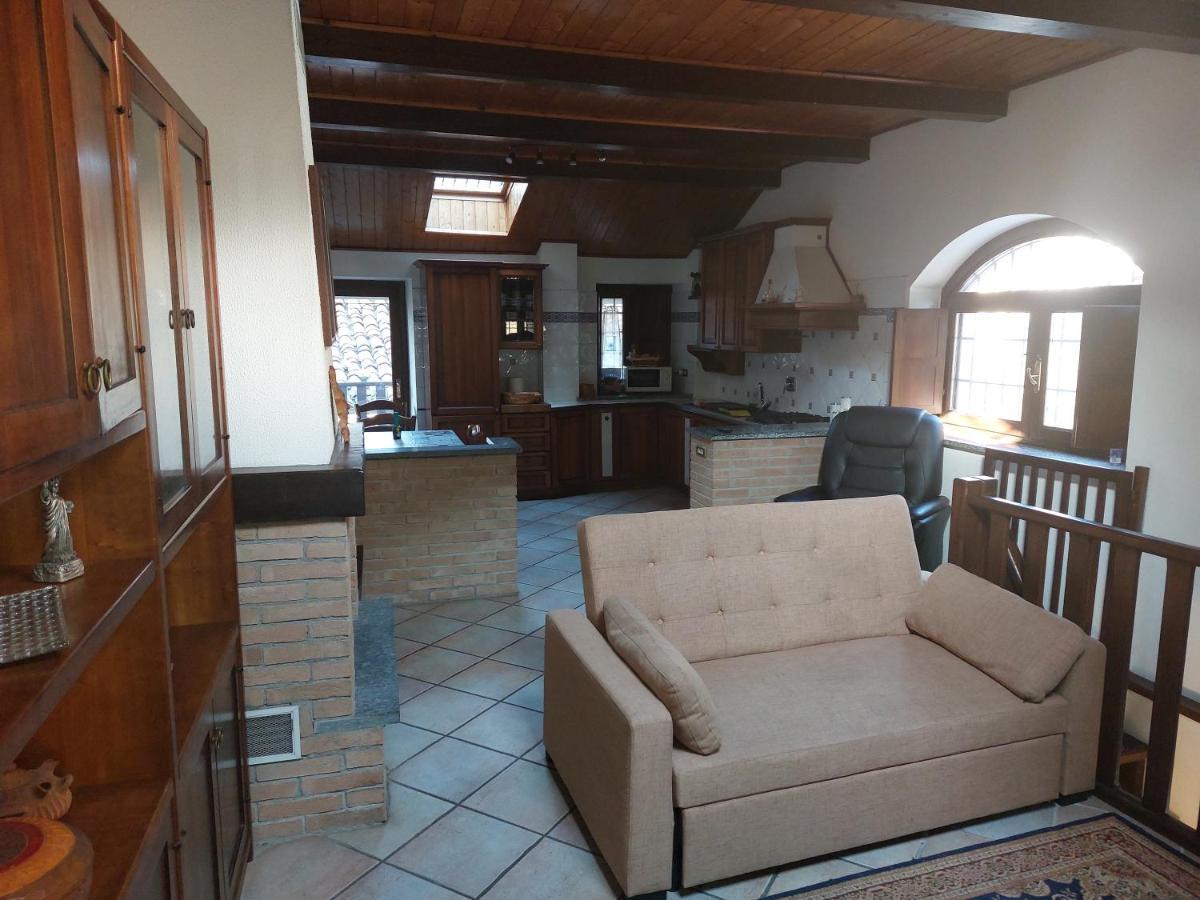 Casa Del Rustico, Indipendente Vista Sacra Con Dipinto Villa Caprie Buitenkant foto